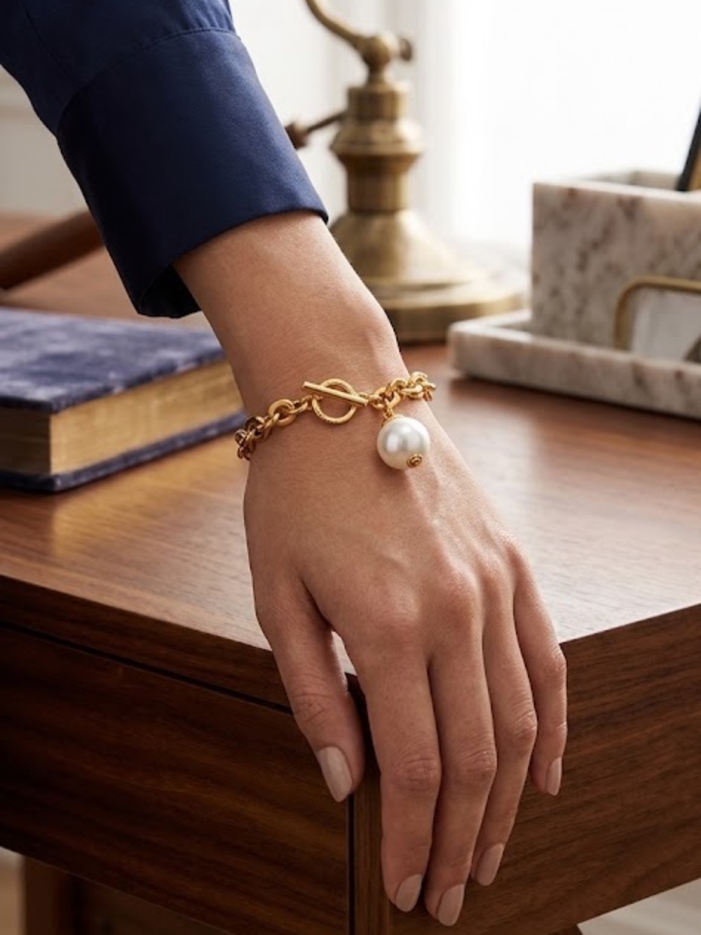 NWT Ben-Amun 24K Gold Plated Chain Link Toggle Bracelet Pearl White Drop USA
Z